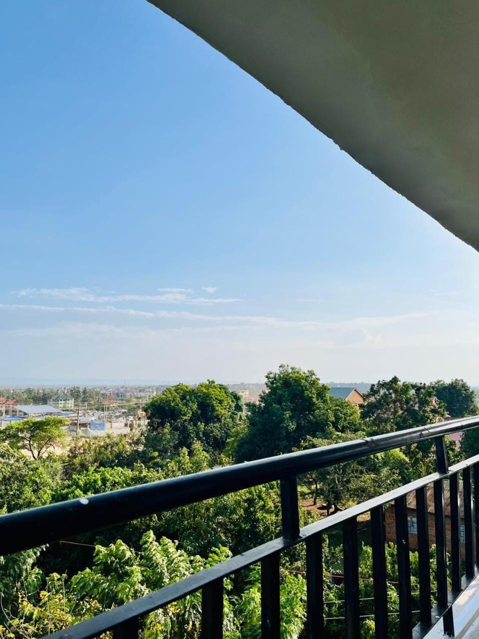Chic & Cozy Apartment with Balcony Views Kisumu Terrace Apartment in Uganda
