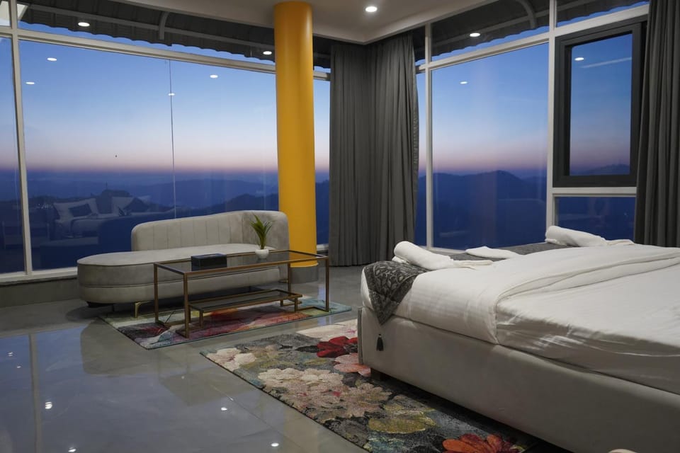 Bed, Living room, Photo of the whole room, Seating area, Bedroom