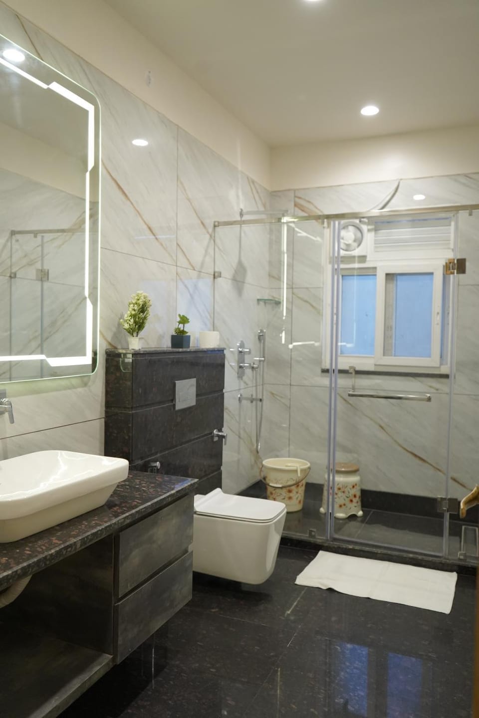Shower, Toilet, Bathroom, Bath, towels