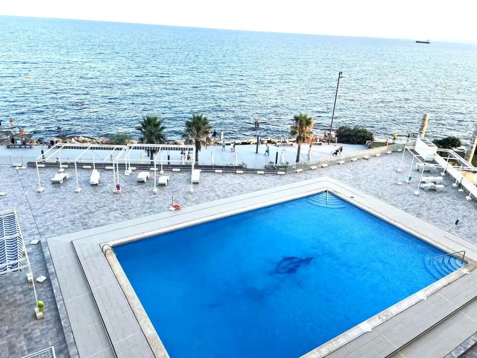 Swimming pool, Swimming pool