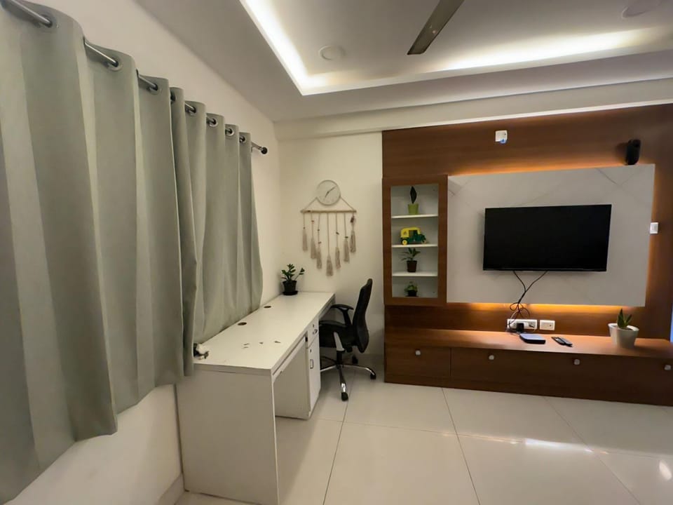 Premium Room Prime Location Hosted by an IITian Vacation rental in Hyderabad