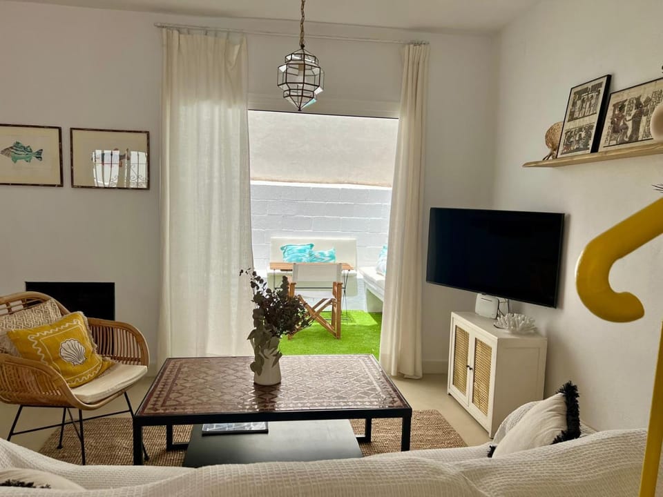 Communal lounge/ TV room, Lounge or bar
