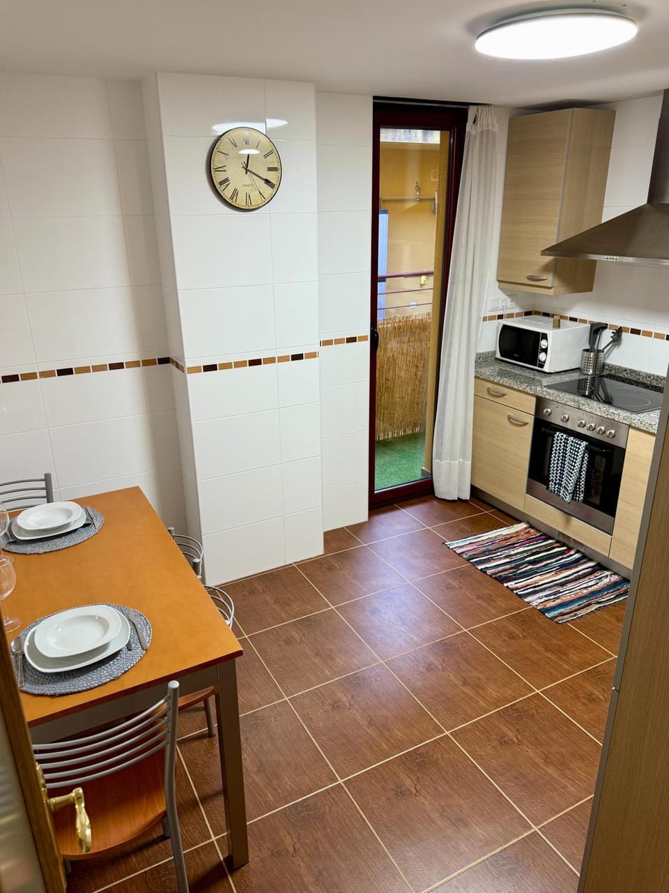 Kitchen or kitchenette, Dining area, oven, stove
