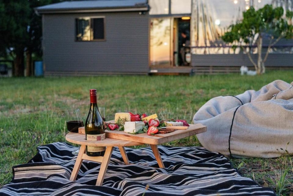 Property building, Garden, Food and drinks, Garden view