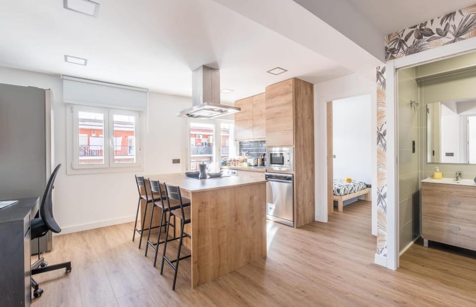 Kitchen or kitchenette, Dining area, dishwasher, oven, stove