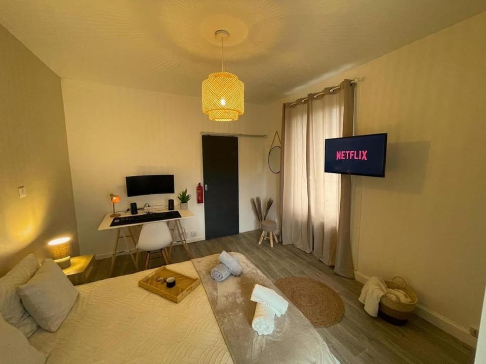 L 'Écrin Ivoire - Comfort and Productivity -Terrasse Apartment in Nouvelle-Aquitaine