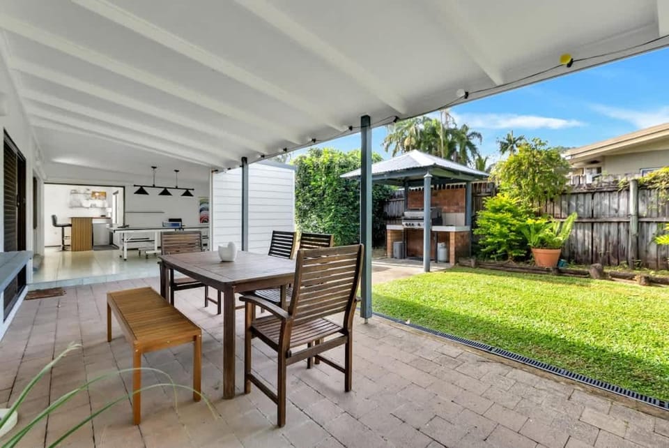 Casa Del Mar - Poolside Retreat Near Trinity Beach House in Periwinkle Avenue