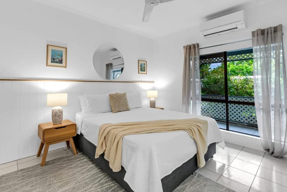 Casa Del Mar - Poolside Retreat Near Trinity Beach House in Periwinkle Avenue