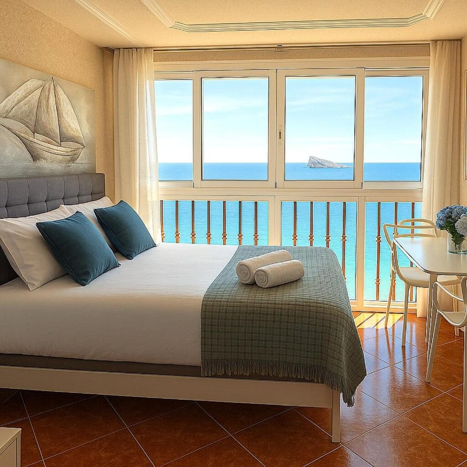 Beachfront apartment with garage Apartment in Benidorm