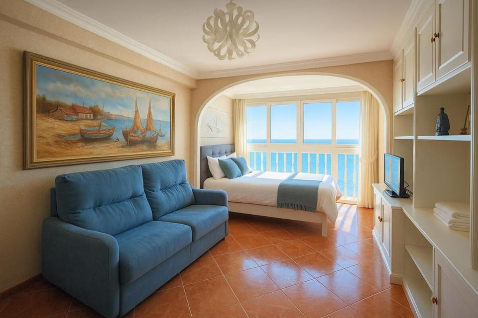 Beachfront apartment with garage Apartment in Benidorm