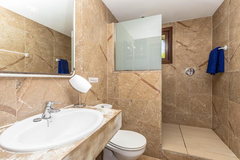 Bathroom, towels
