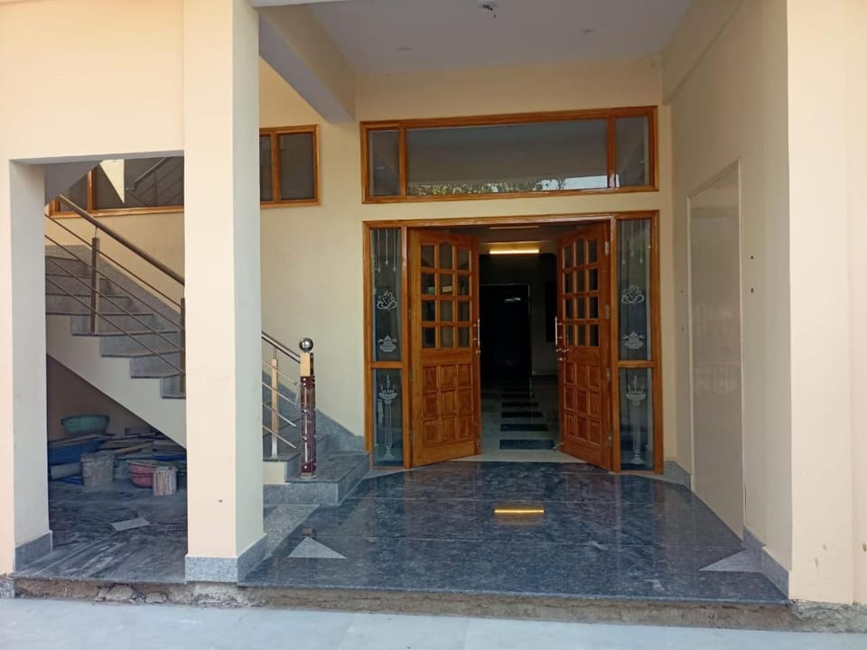 Facade/entrance, Internal: Not applicable to any particular room