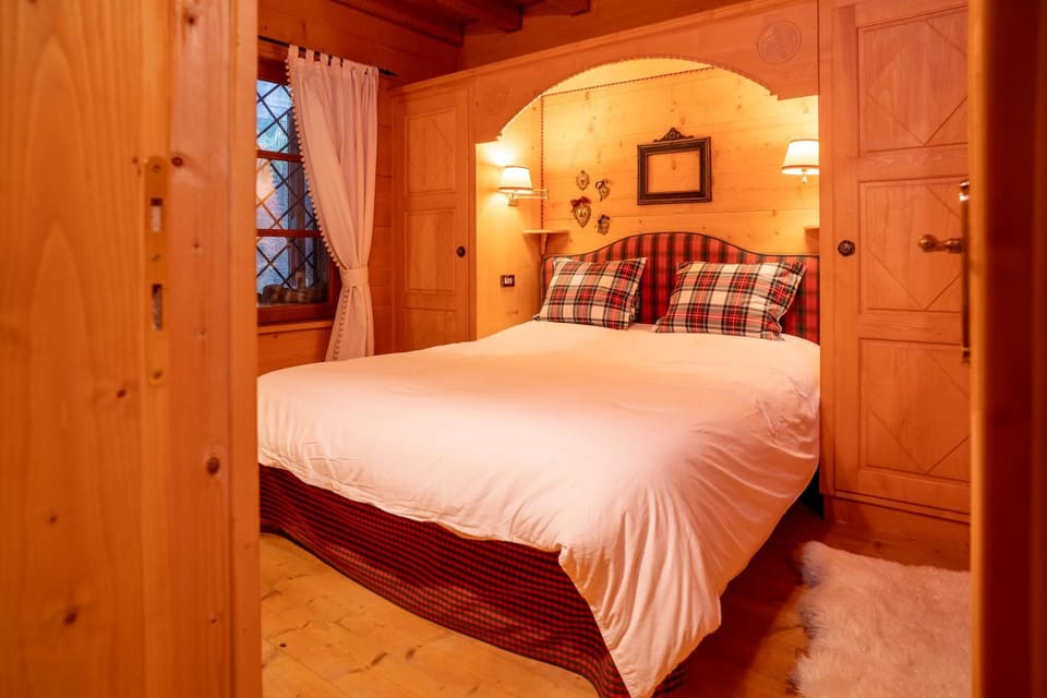 Bed, Photo of the whole room, Bedroom, wardrobe