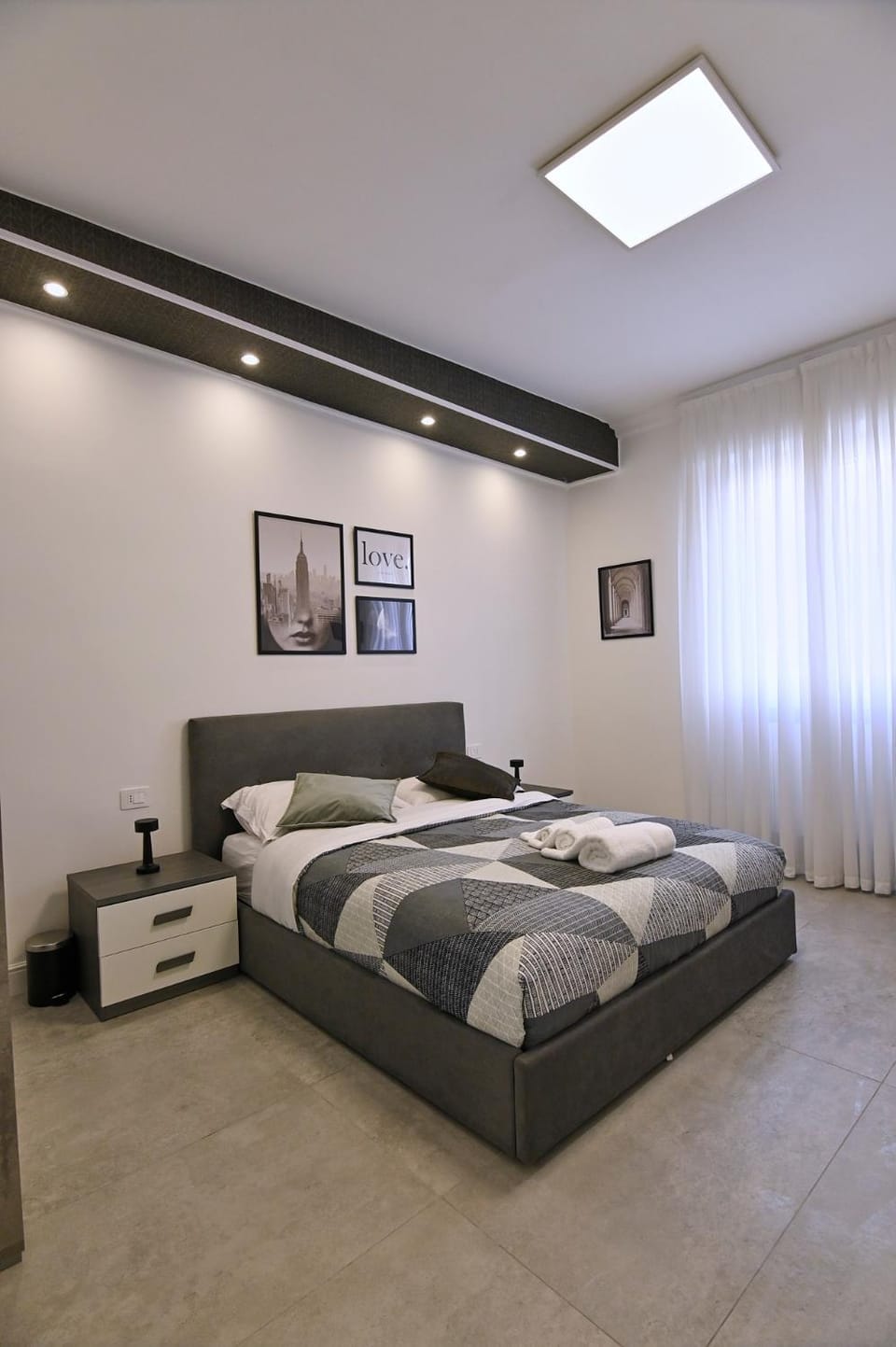 Bed, Photo of the whole room, Bedroom, towels, air conditioner