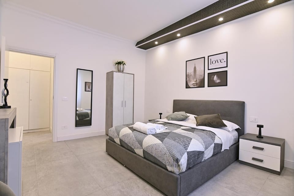 Bed, Photo of the whole room, Bedroom, wardrobe