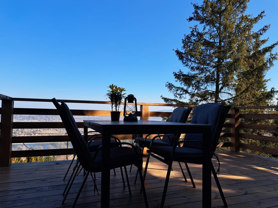 Balcony/Terrace, Mountain view, River view