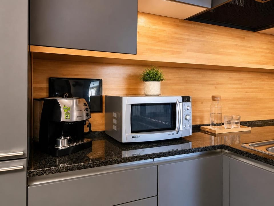 Coffee/tea facilities, Kitchen or kitchenette, oven, pet friendly, stove