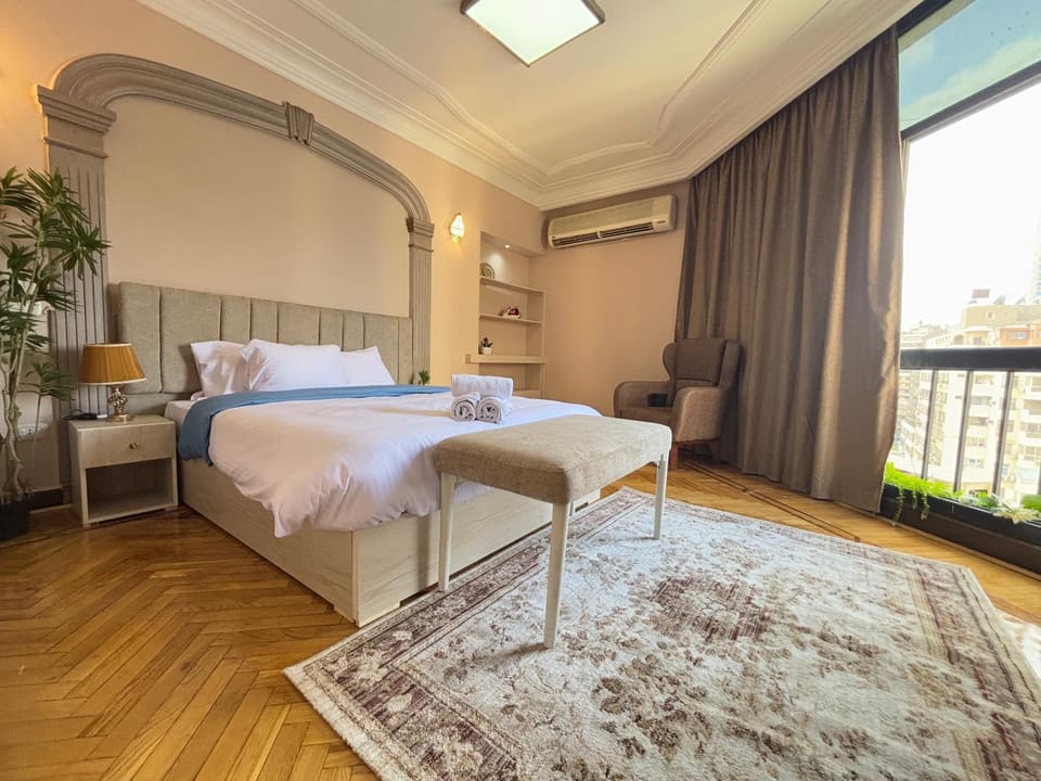 Bed, Living room, Photo of the whole room, Seating area, Bedroom, towels