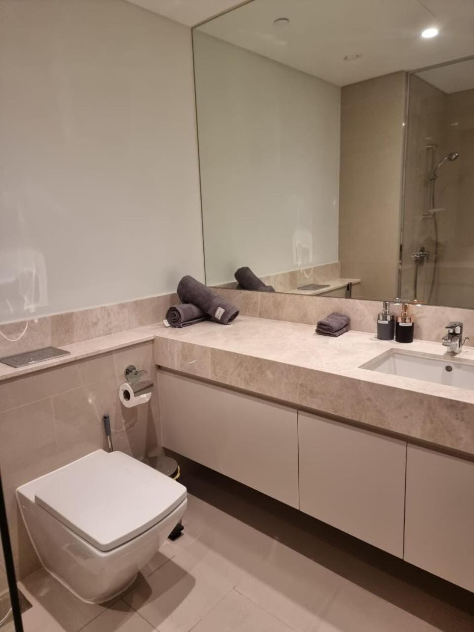 Luxury 2 Bedroom Act 1 Apartment Apartment in Dubai
