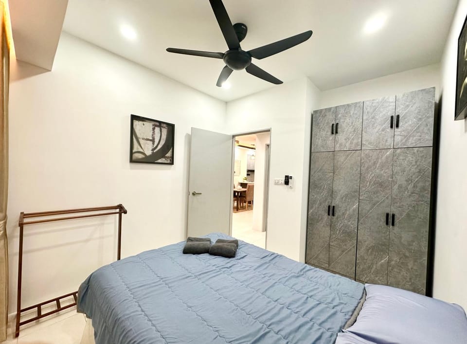 Bed, Photo of the whole room, Bedroom, wardrobe