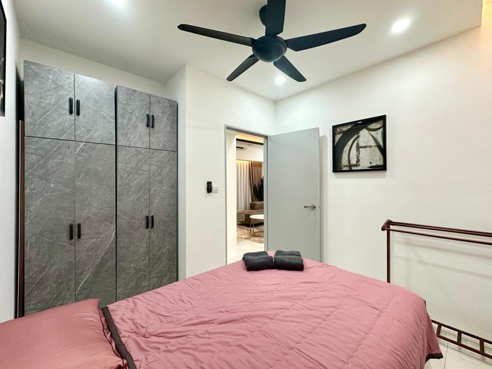 Bed, Photo of the whole room, Bedroom, wardrobe