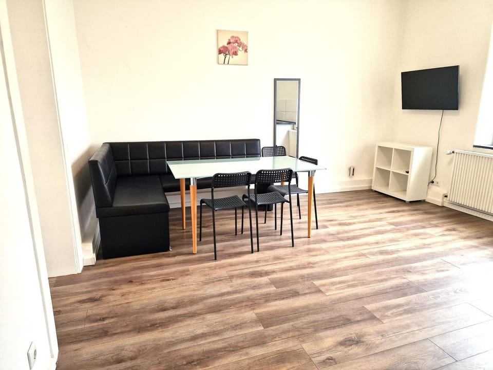 Communal lounge/ TV room, TV and multimedia, Seating area, Dining area, Evening entertainment