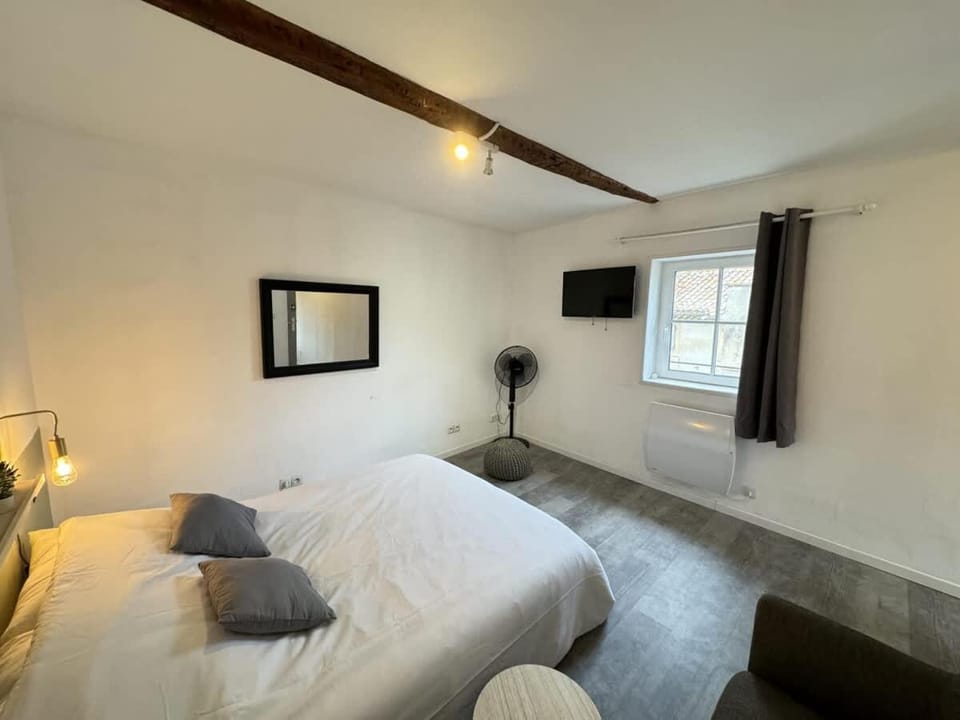 Chambre Canal du Midi 4 etage Bed and Breakfast in Béziers