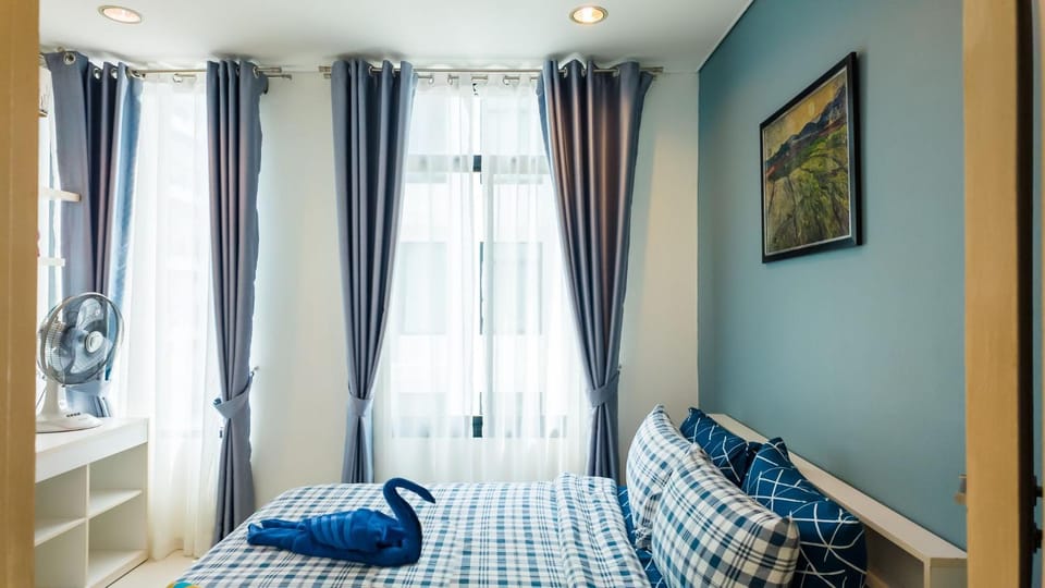 Bed, Bedroom, towels