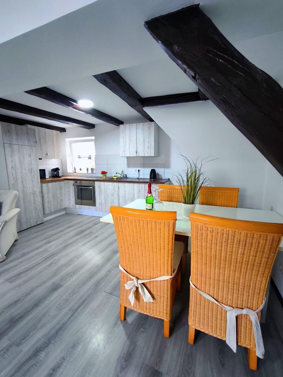 Kitchen or kitchenette, Seating area, Dining area, stove