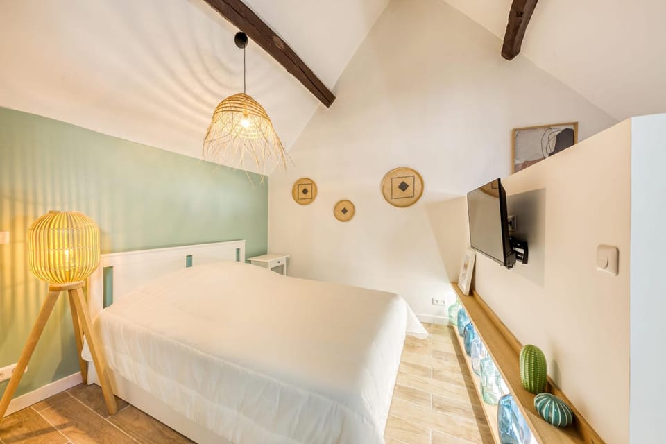 Green lime Apartment in Poissy