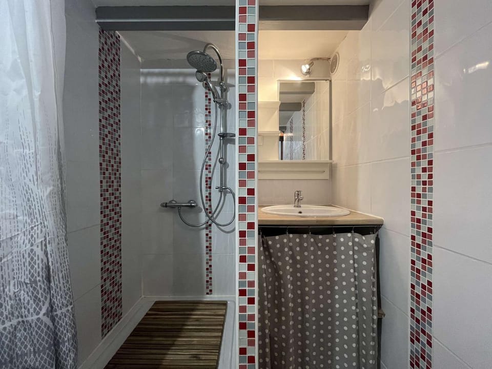 Pavillon confort avec parking et piscine collective - GN180-057 Villa in Gruissan