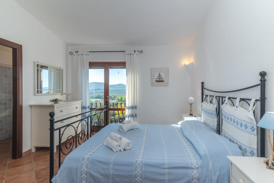 Property building, Living room, Bedroom