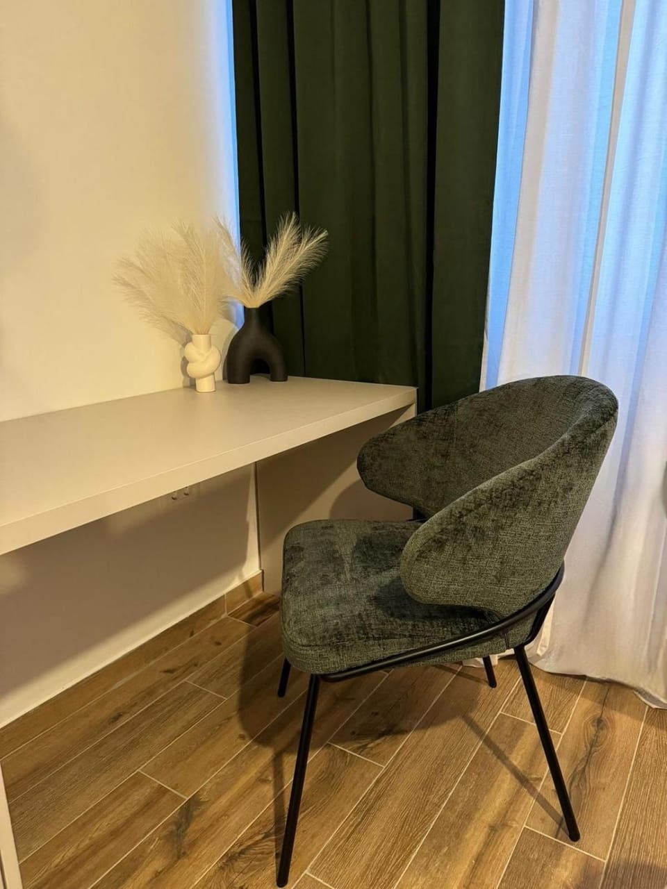 Seating area, Bedroom