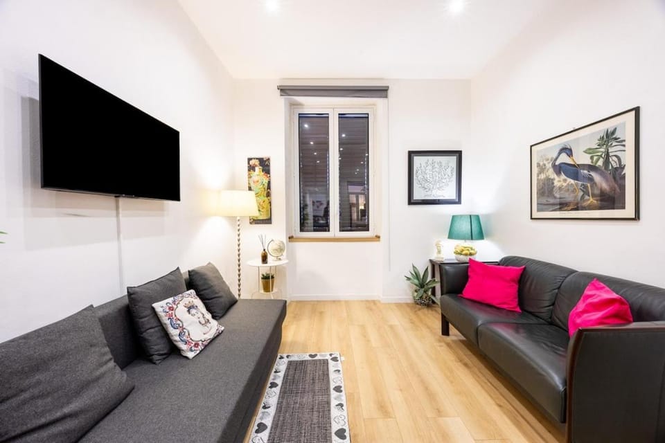 Communal lounge/ TV room, TV and multimedia, Living room, Seating area, Evening entertainment