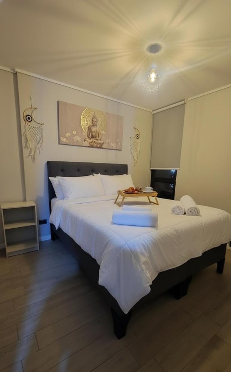 Bed, Photo of the whole room, Bedroom, towels
