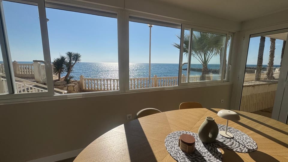 Living room, Dining area, Sea view