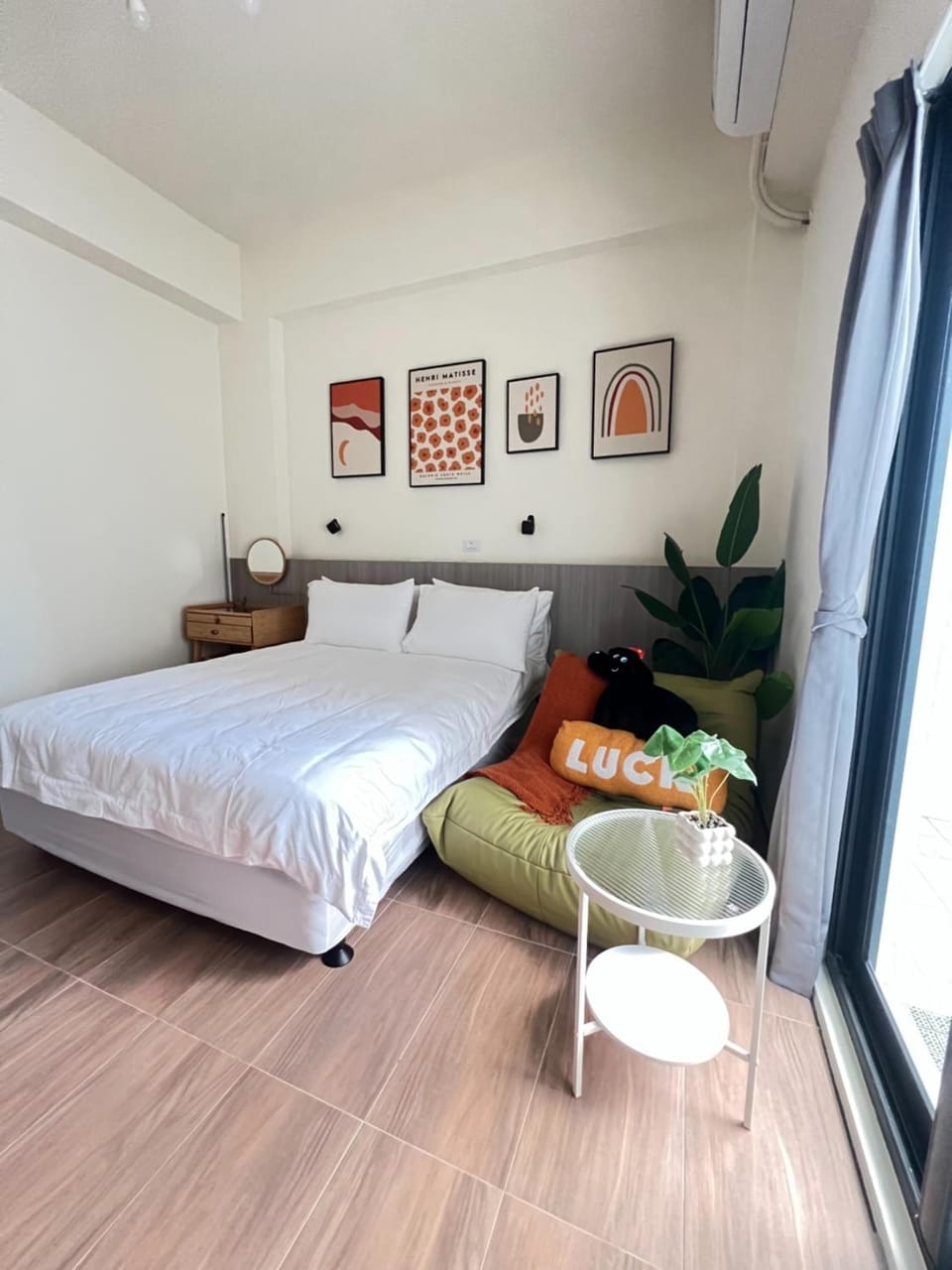 Bed, Photo of the whole room, Bedroom