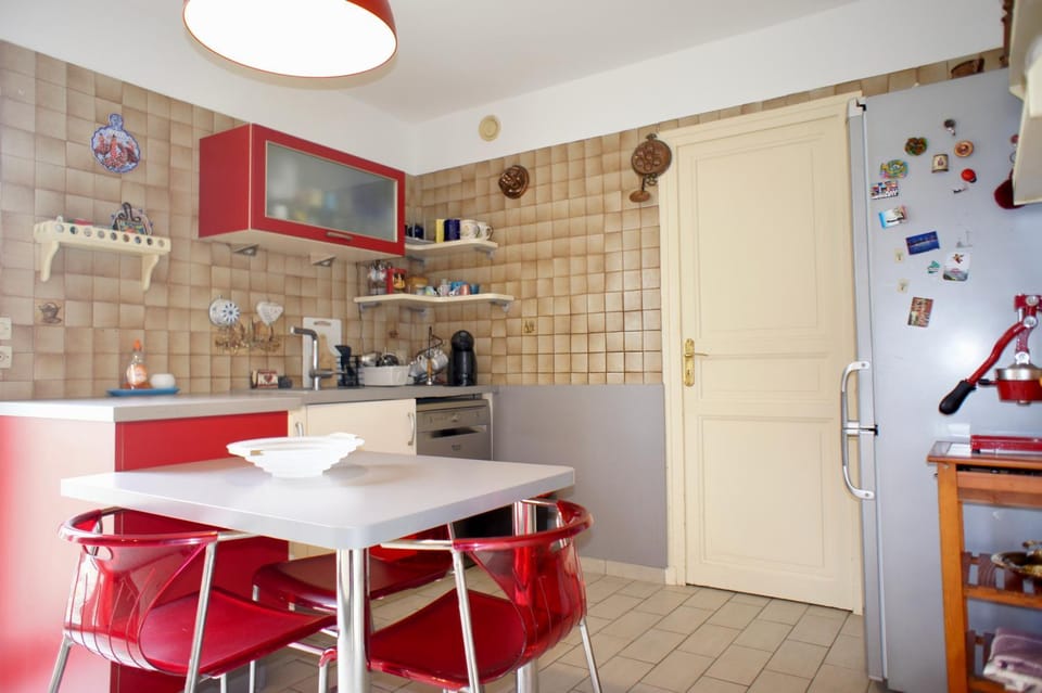 Coffee/tea facilities, Dining area