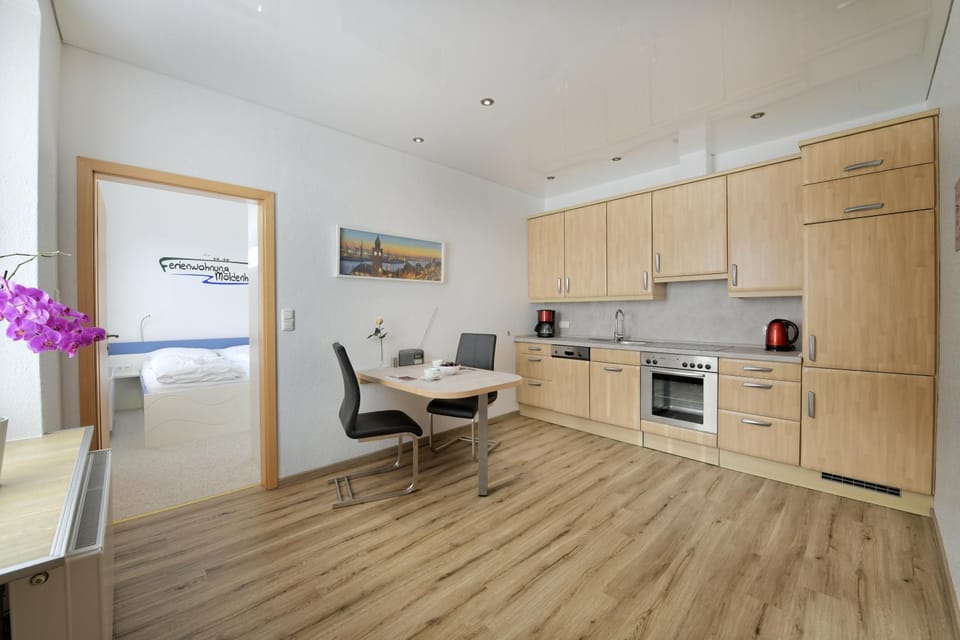 View (from property/room), Kitchen or kitchenette, Dining area, dishwasher, heating, internet, oven, stove, toaster