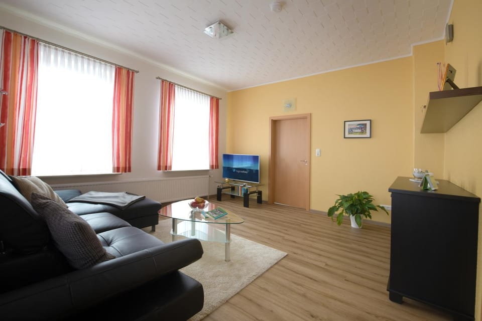 TV and multimedia, View (from property/room), Living room, Seating area, Evening entertainment, heating, internet
