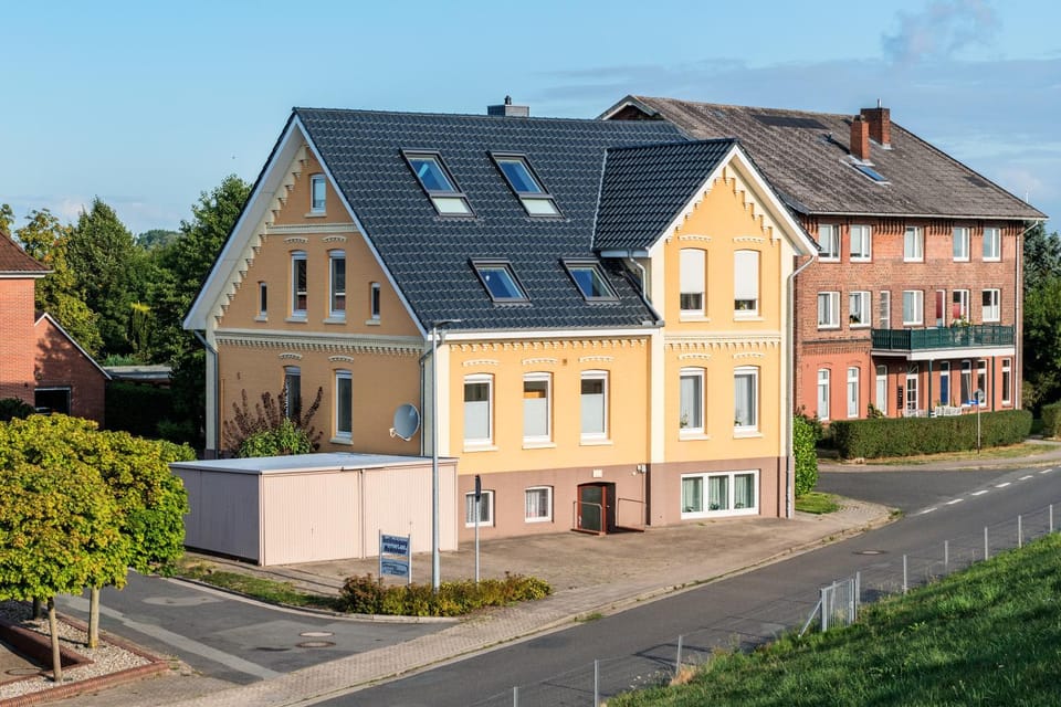 Property building, Neighbourhood, Parking