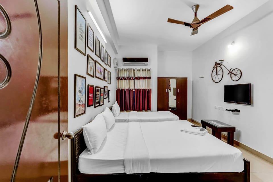 Bed, Photo of the whole room, Bedroom, air conditioner