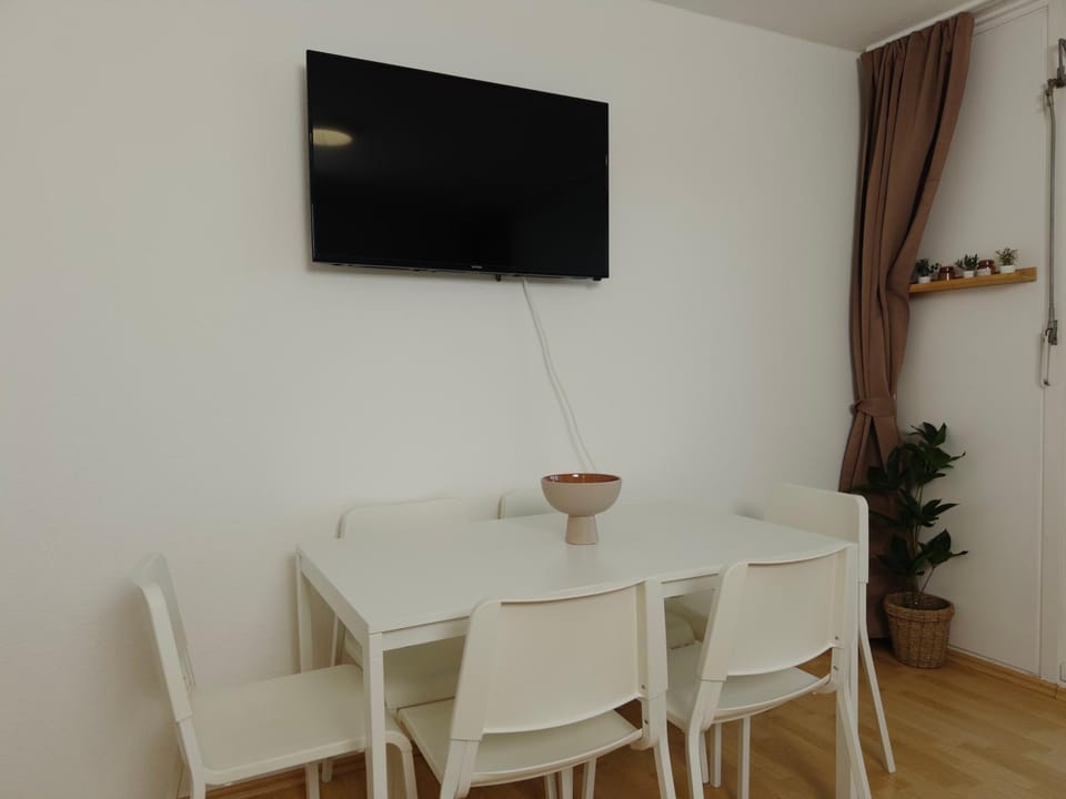 TV and multimedia, Seating area