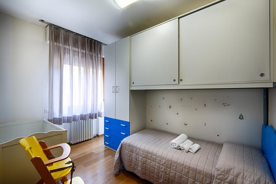 Bed, Photo of the whole room, Bedroom, cot, towels, wardrobe