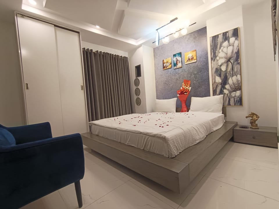 Bed, Photo of the whole room, Bedroom