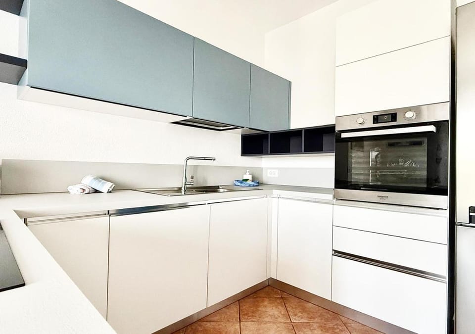 Kitchen or kitchenette, Dining area, oven, stove