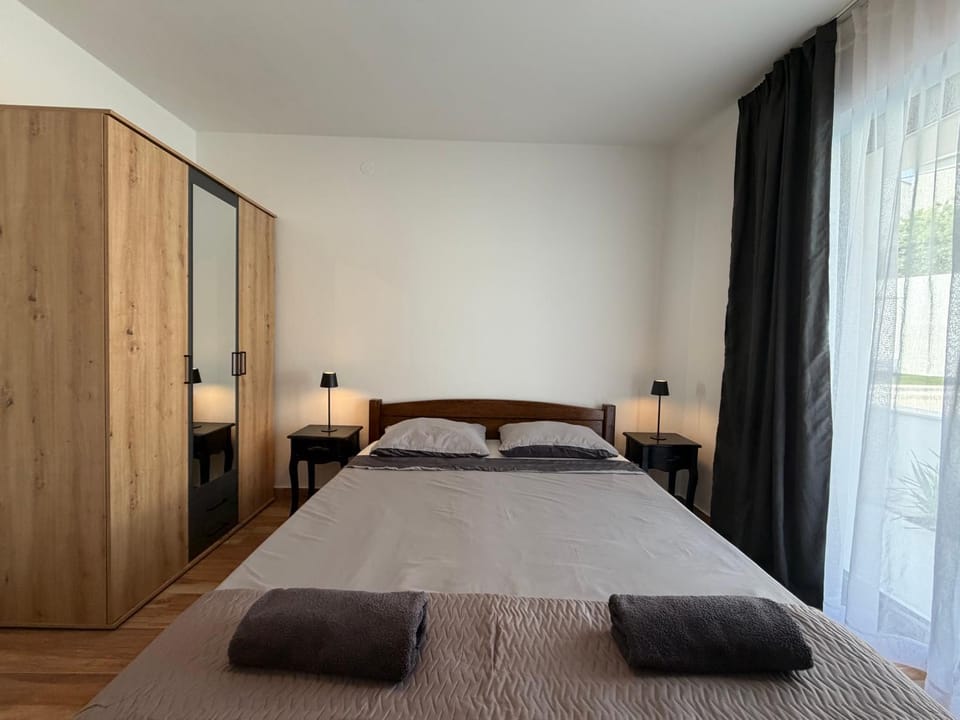 Bed, Photo of the whole room, Bedroom, towels, wardrobe