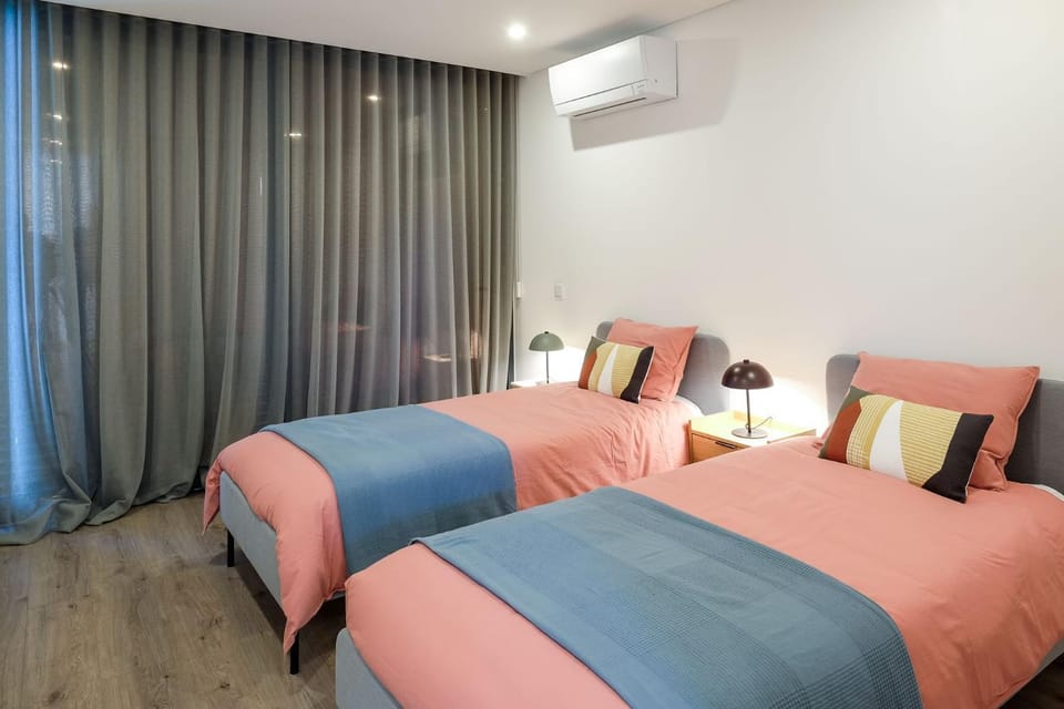 Bed, Photo of the whole room, Bedroom, air conditioner