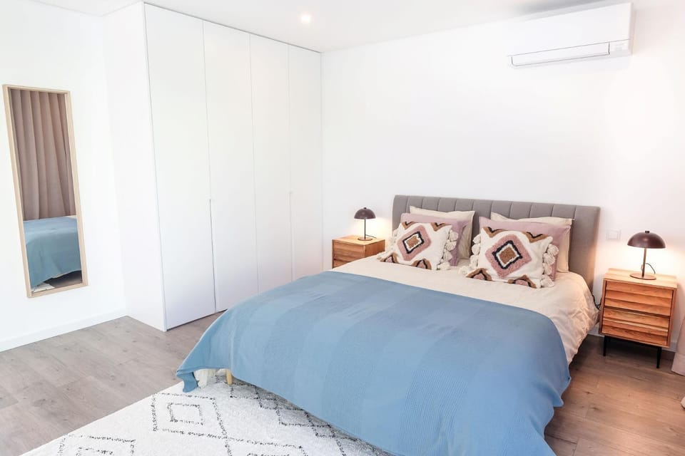 Bed, Photo of the whole room, Bedroom, air conditioner