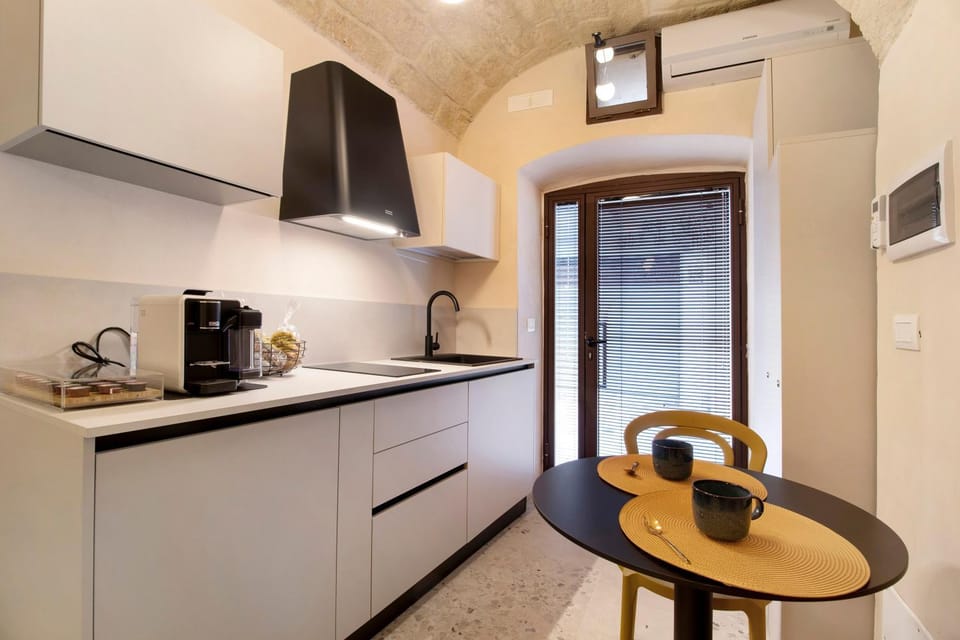 Property building, Kitchen or kitchenette, Living room
